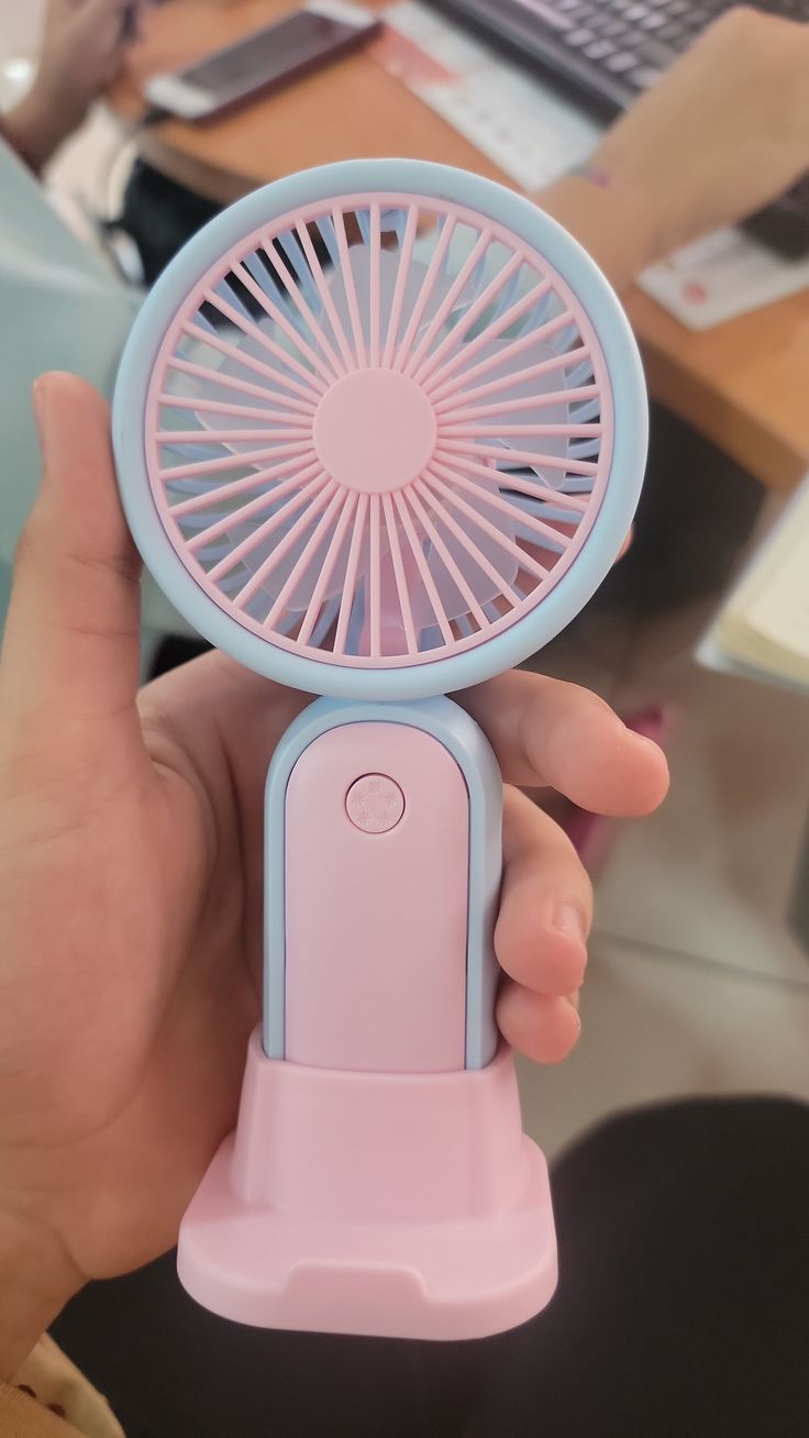 مروحة يدوية محمولة بتصميم زهرة 🌸